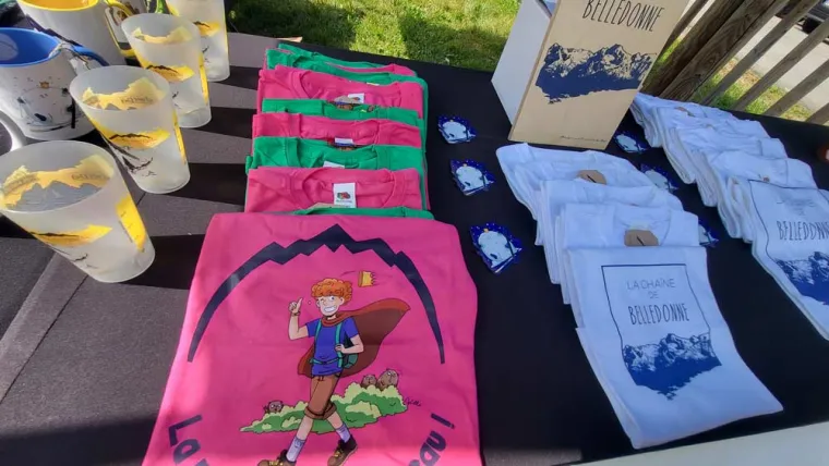 Marché des producteurs locaux au Haut-Bréda, Pleynet, La Principauté du Haut-Bréda