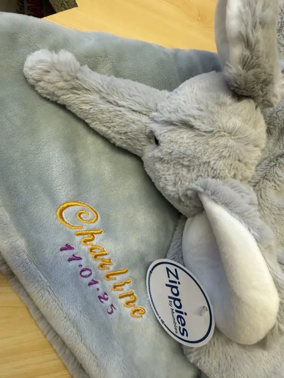 BRODERIE PERSONNALISEE POUR DOUDOU CADEAU DE NAISSANCE A LE HAUT BREDA, Le Pleynet, La Principauté du Haut-Bréda